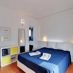 By Homing Apartamento